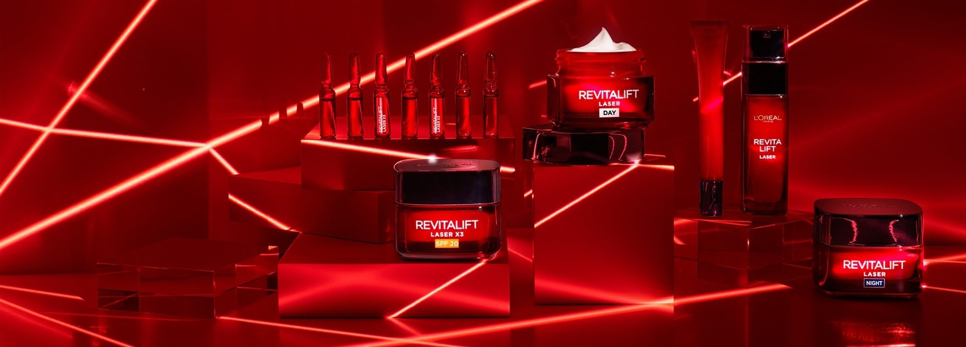 Roter Banner mit Produkten aus der Revitalift Produktreihe