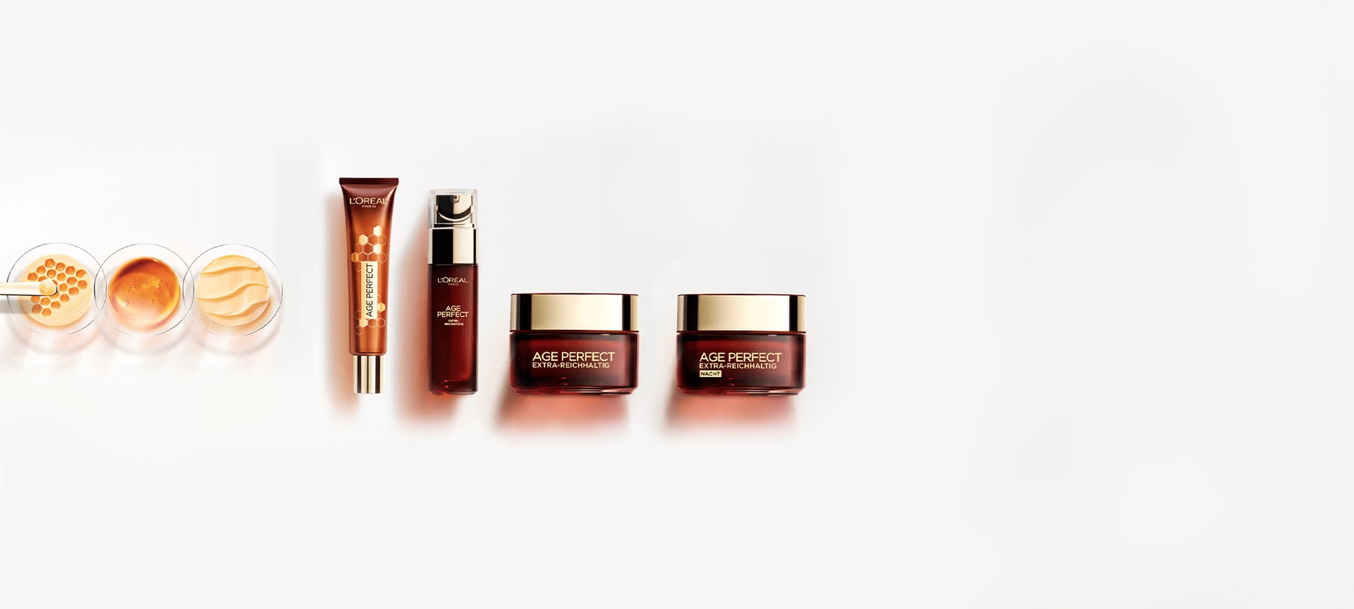 Honig und Honigwaben in Petrischalen, daneben die Produkte der Age Perfect Extra Reichhaltig Reihe