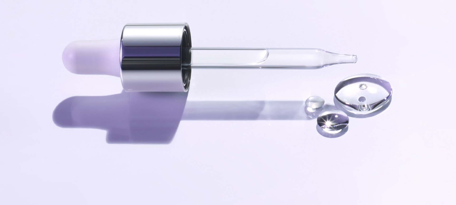 Eine Pipette mit einem Serum - Detailansicht