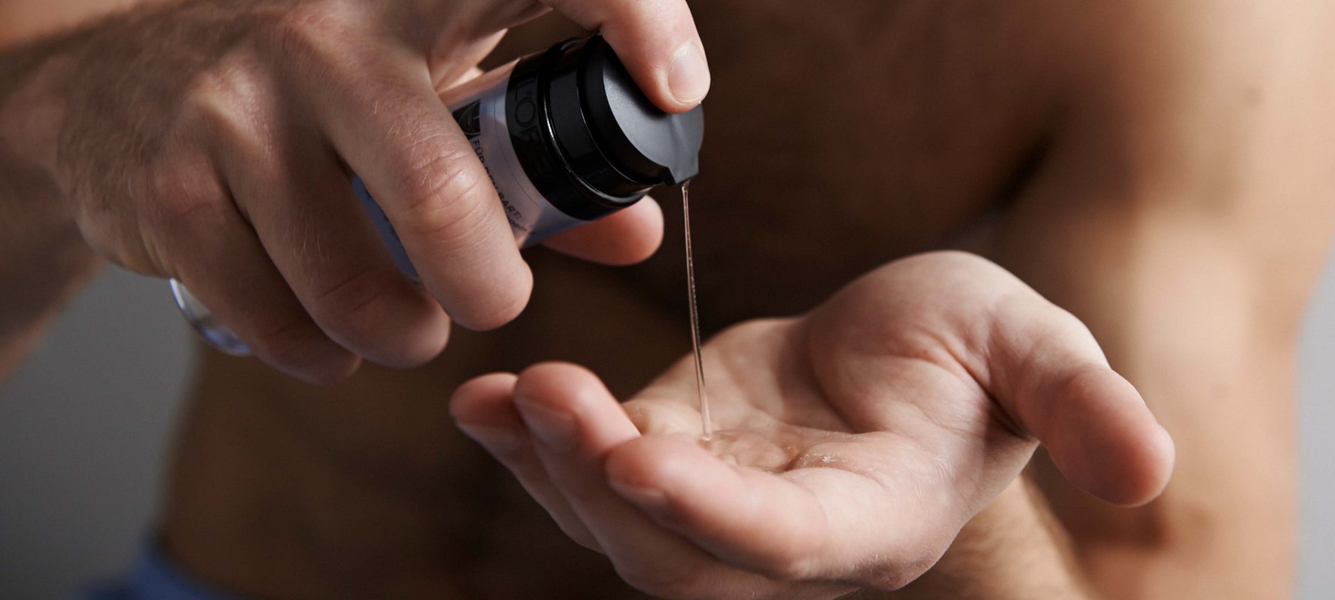 Frisch rasierter Mann mit Frau