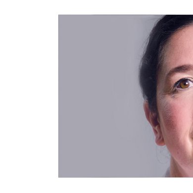 Porträt einer dunkelhaarigen Frau