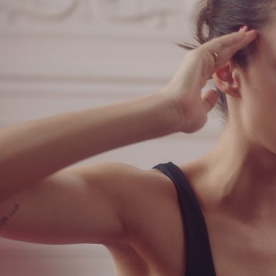 Luma Grothe macht Push Ups