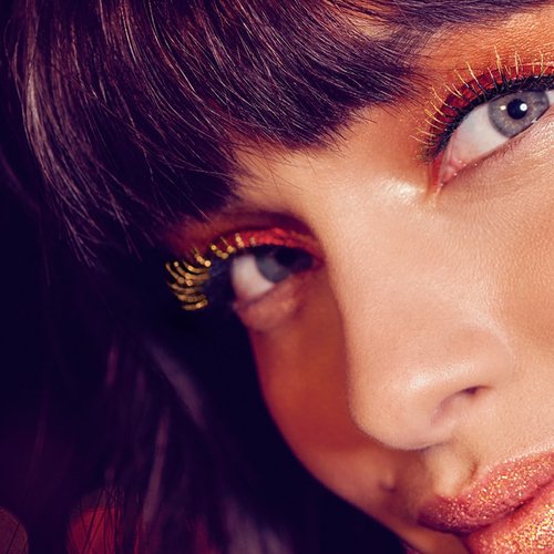 Junge Frau mit Augen-Make-up