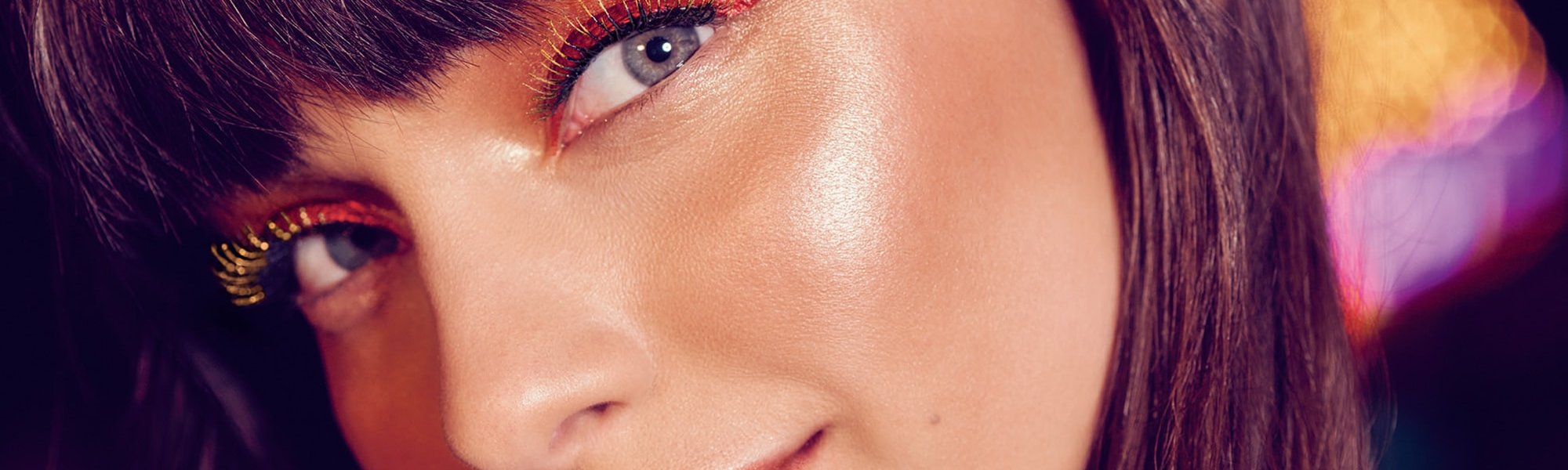 Junge Frau mit Augen-Make-up