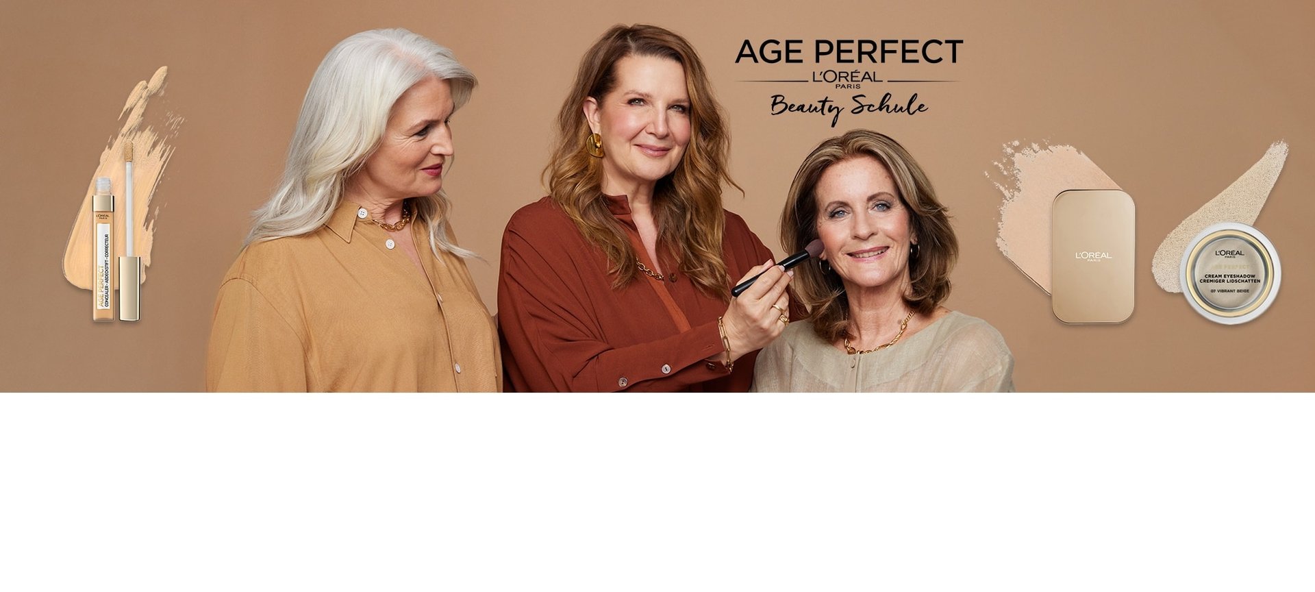 Drei Frauen tragen Make-Up auf