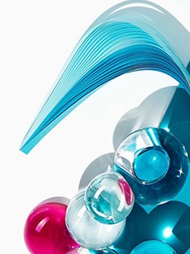 Blaue, rote und durchsichtige Kugeln auf blau-weißem Grund und geschwungene Darstellung von Filloxane