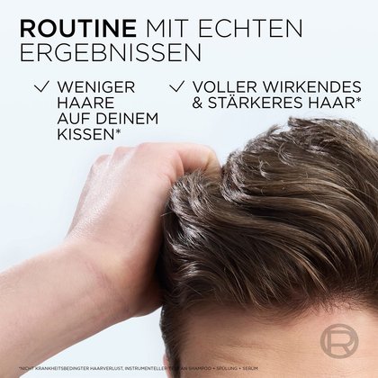 Ein Mann streift mit der Hand durch sein Haar, darüber Text: Routine mit echten Ergebnissen & 2 Produktvorteilen