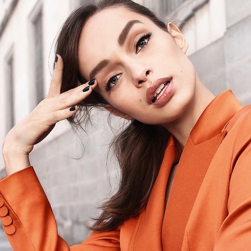 Luma Grothe Unbelievabrow Hero
