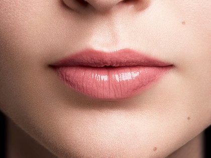 Lipstick 112 only paris color riche product detail application light skin