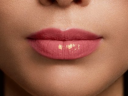 Lipstick 112 only paris color riche product detail application medium skin