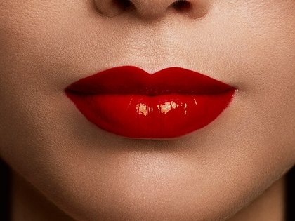 Lipstick 350 insanesation color riche shine product detail application medium skin
