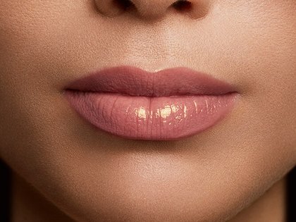 Lipstick 642 mlbb color riche product detail application medium skin