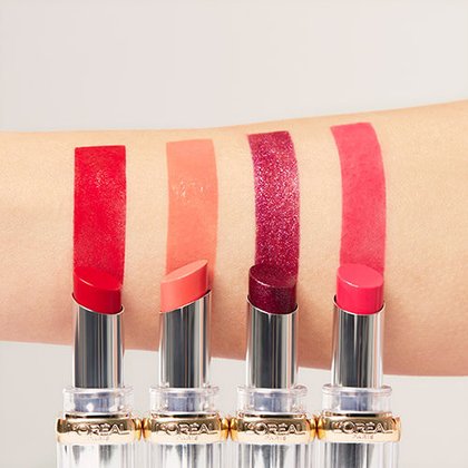 Lipstick Color Riche Product Detail Application Arm